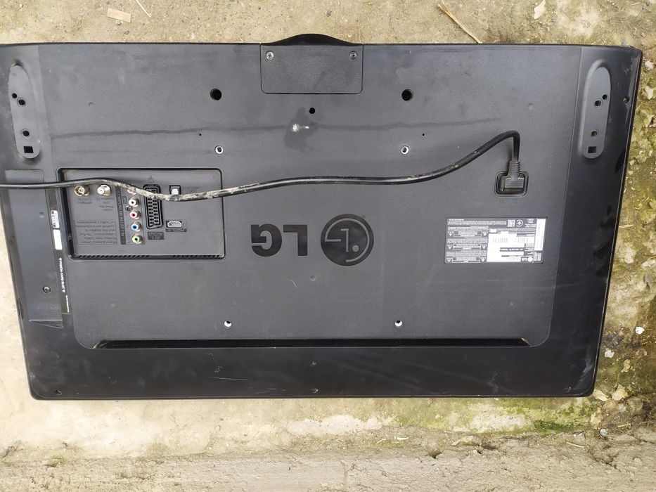 Продам телевизор на запчасти