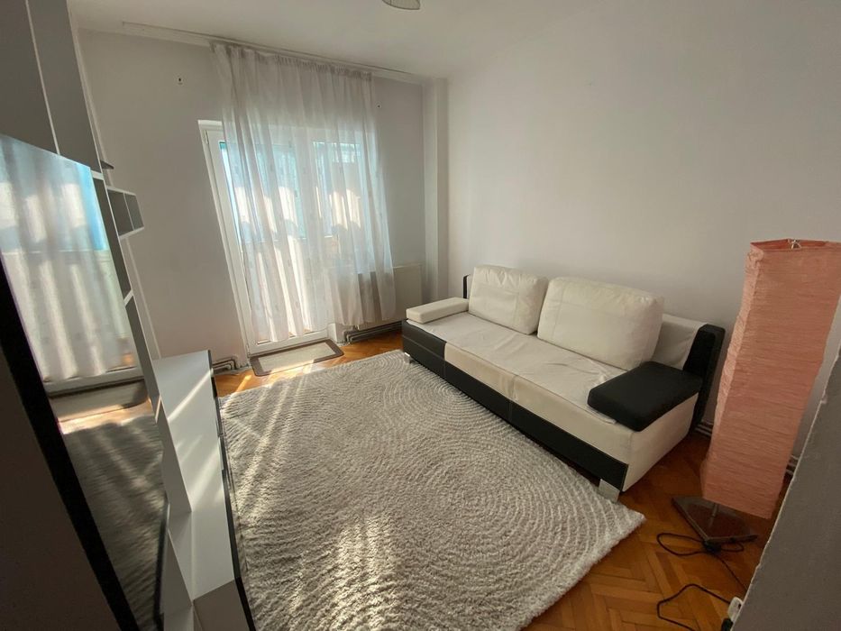 Canapea extensibila de 3 locuri