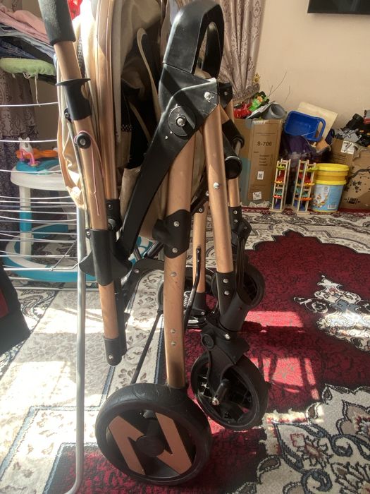 Детская коляска с рождения до трёх лет