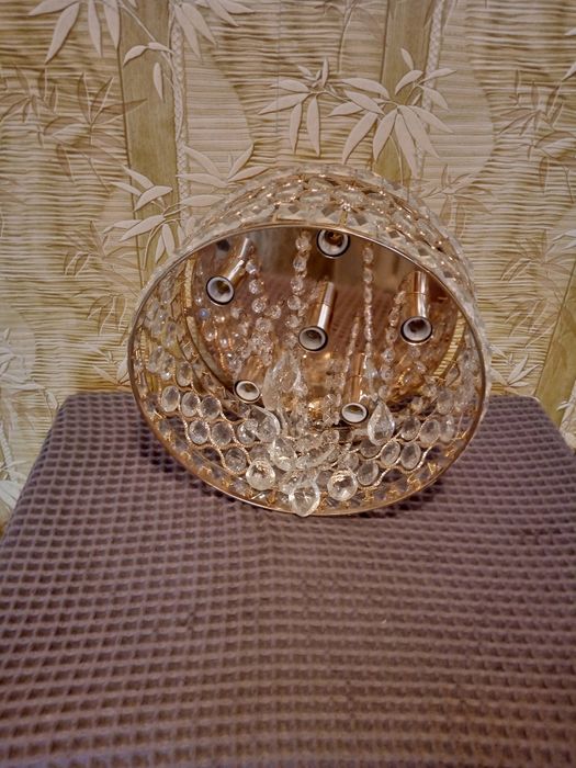 Продам хрустальную люстру