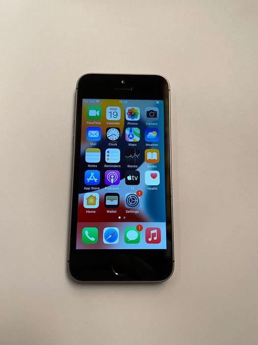 Продавам iPhone SE 2016