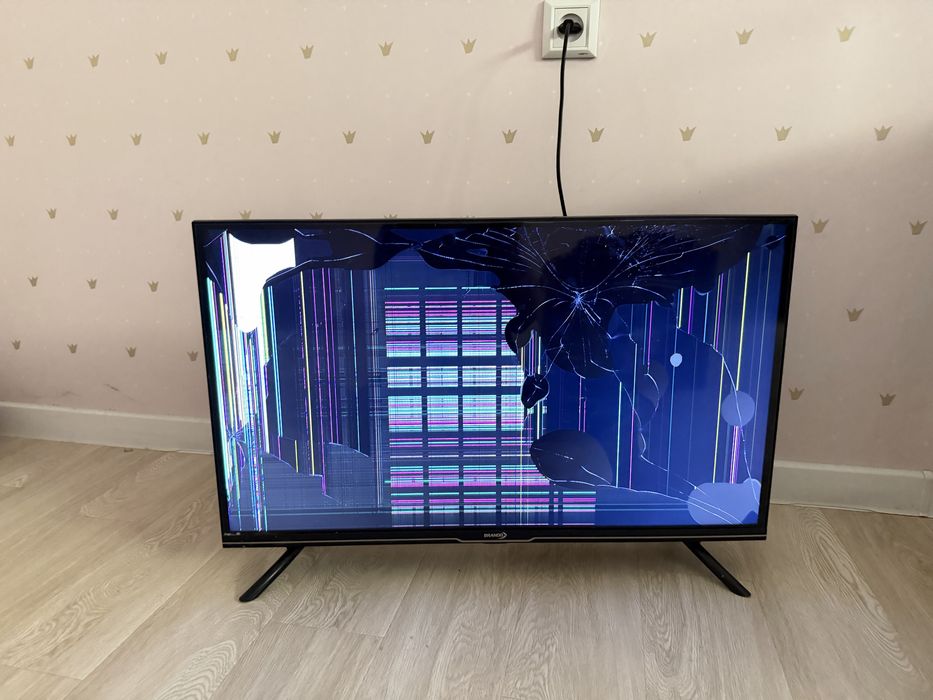 Zapchast uchun televizor ekran singan