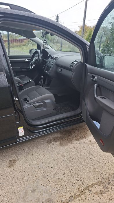 VOLKSWAGEN Touran 2011 — imagine 5