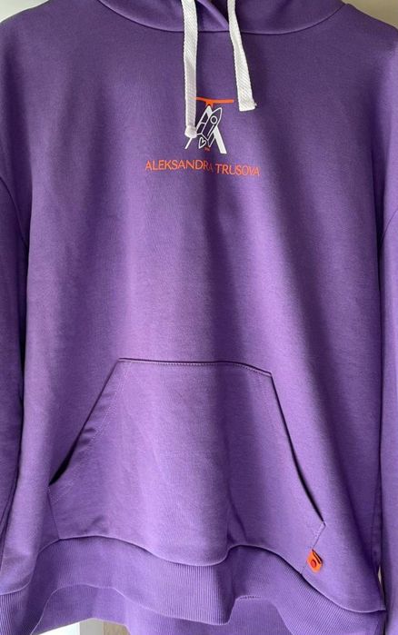 Толстовка Мерч Александры Трусовой