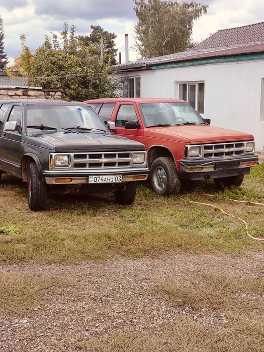 Продам два автомобиля Chevrolet Blazer