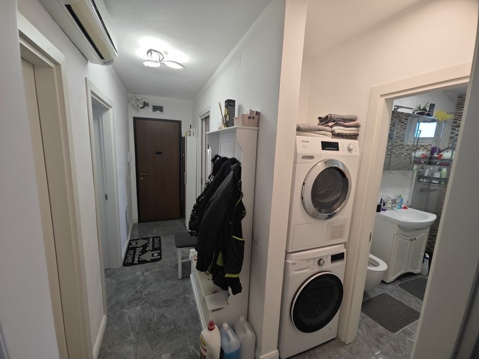 Privat vând apartament restructurat complet