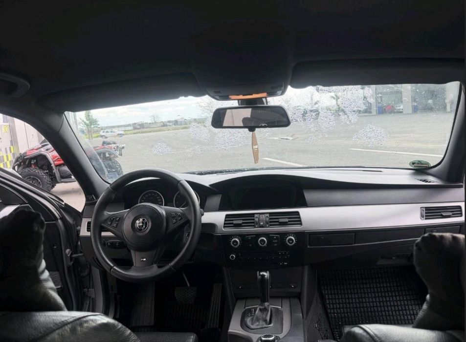 BMW 530i (E60) 2004 г.