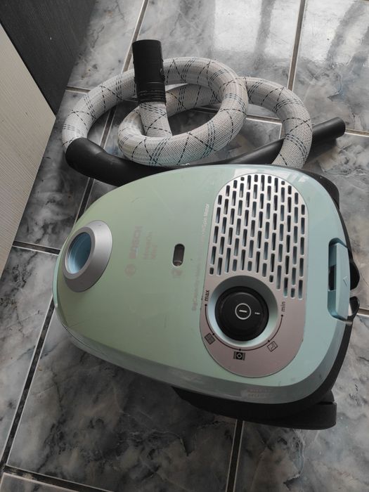 Aspirator Bosch cu sac în perfectă stare de funcționare. made in Germany ste aproape nou.