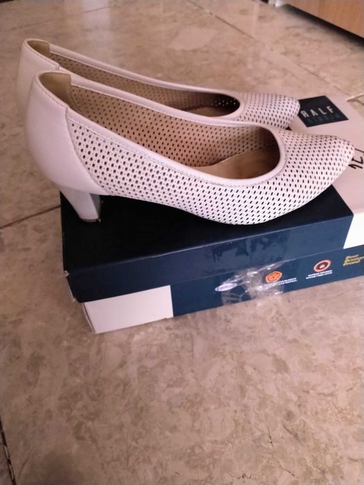 Продам новые белые туфли, Caprice Ralf Ringer
