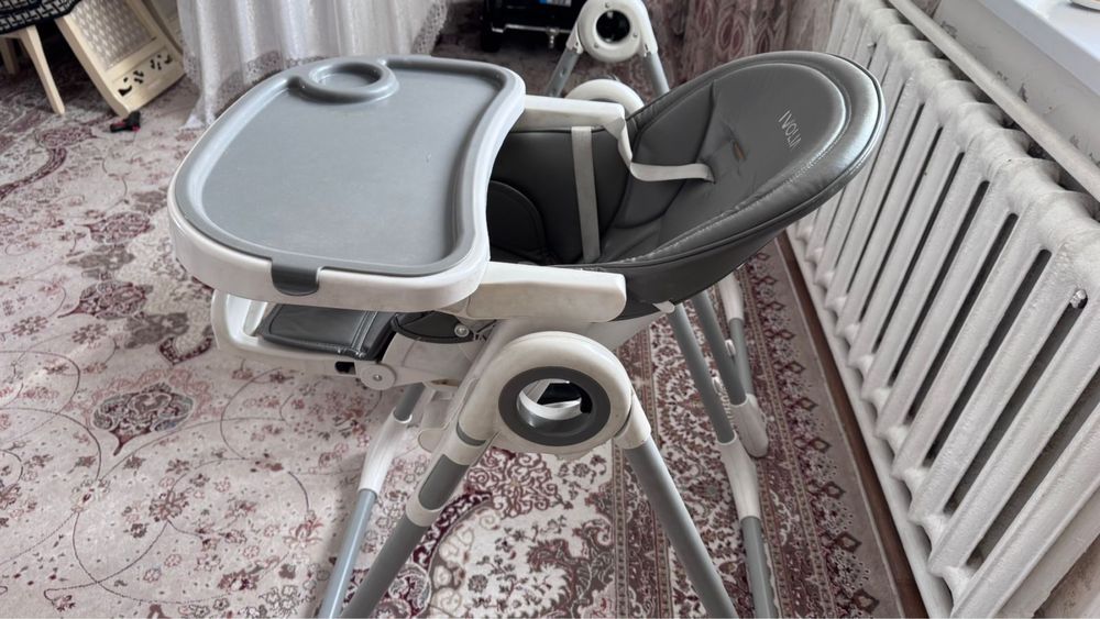 Детскии столик для кормление