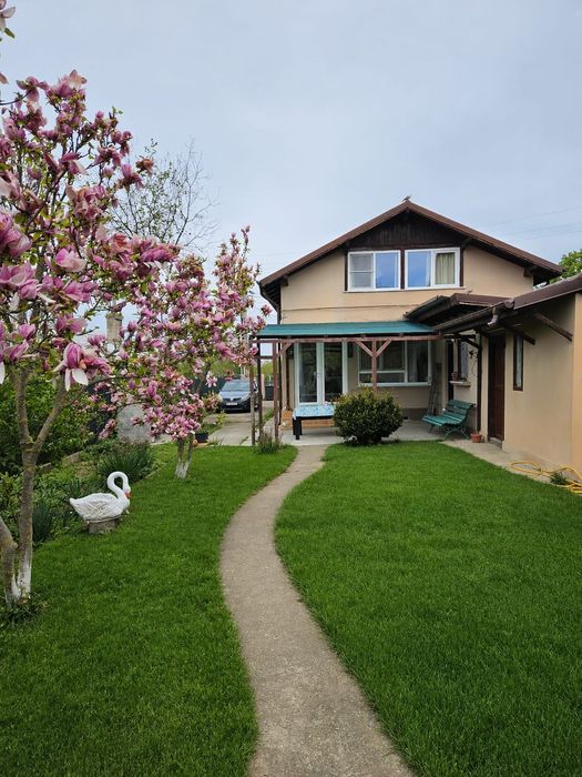 Casă P+M cu deschidere la lacul Scroviștea | 200 mp | Teren 1000 mp