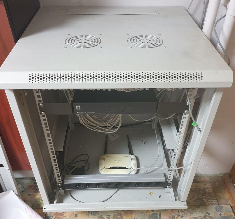 Рак шкаф - Комуникационен шкаф за компютъпно оборудване 60/60/64см