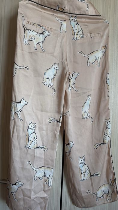 Панталон ZARA 7/8 сатен с котки – S