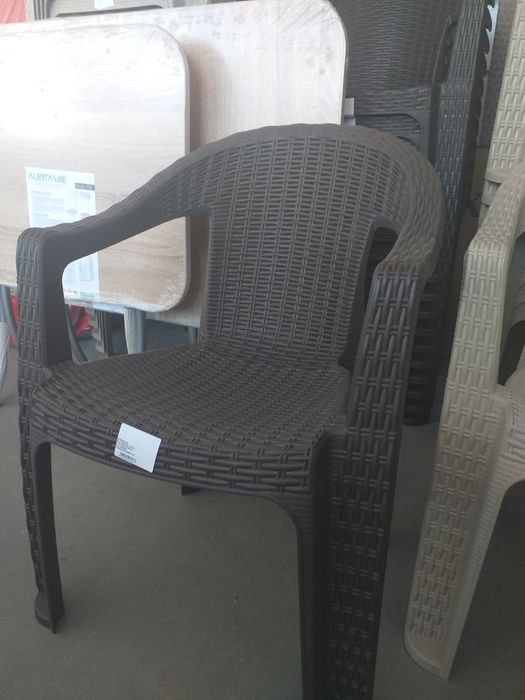 Vand scaune de ratan pentru terasa