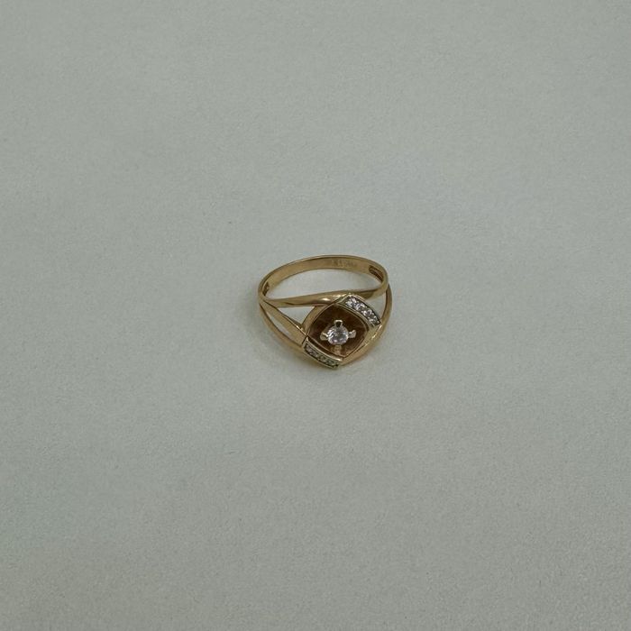 Продам золотое кольцо 585 пробы