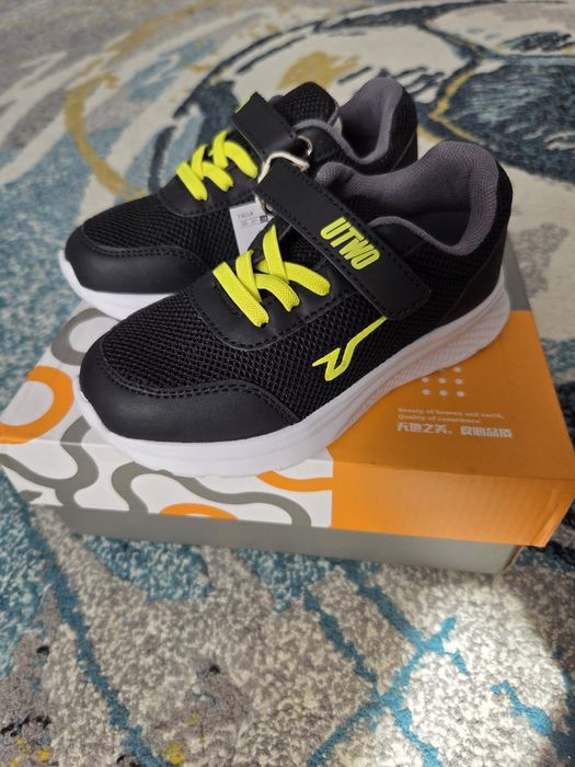 Новые кроссовки 28 размера