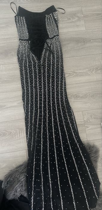 Rochie lungă elegantă cu pietricele strălucito