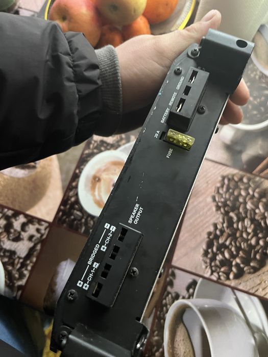 Vand statie subwoofer auto