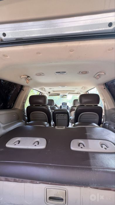 Kia    Carnival.