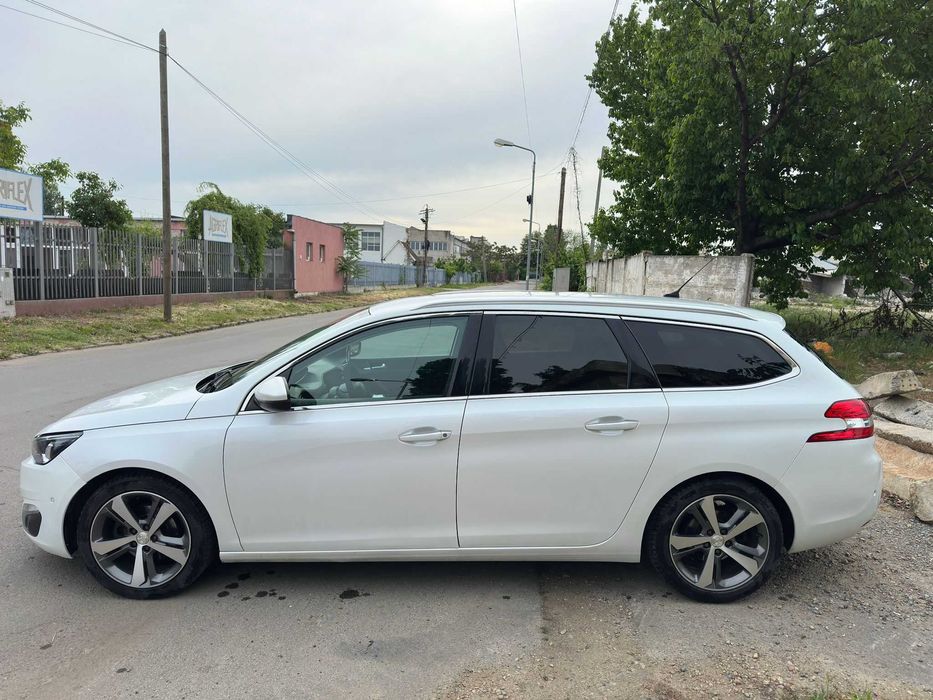 Peugeot 308 Allure 1.2 PureTech FULL LED / Denon