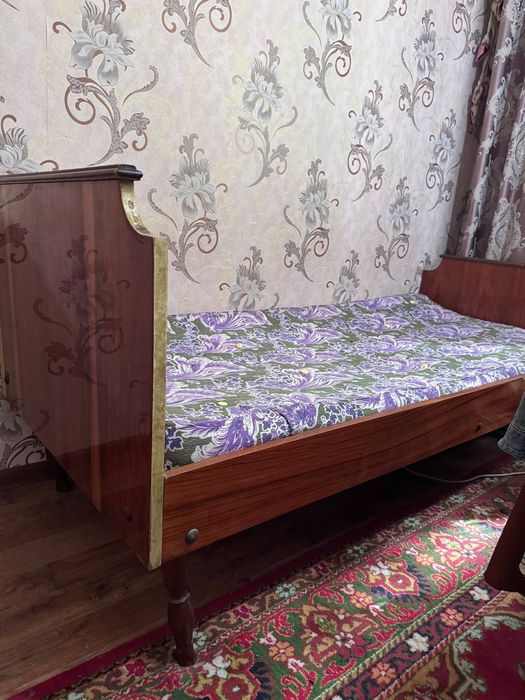 Продаю 2 кровати с матрасами: 250 000 so’m