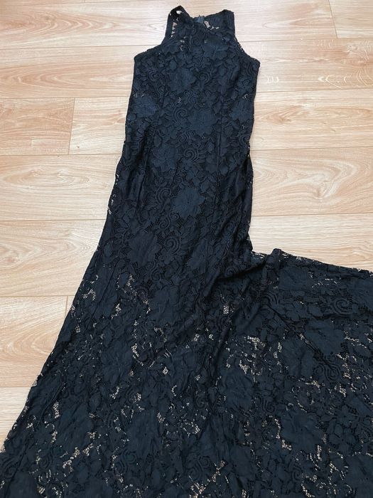 Официална черна дантелена рокля тип русалка