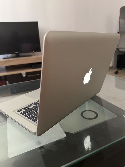 MakBook Pro i5 750 GB