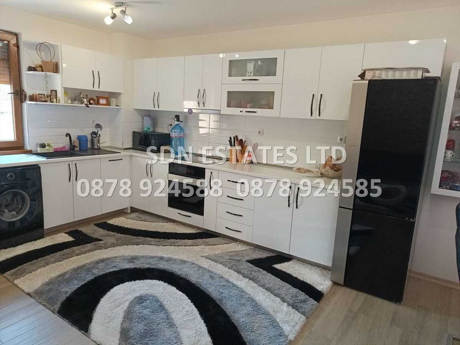 Продава се Четиристаен апартамент в Казанлък - 120 кв.м за 1318 €/кв.м - Снимка #1