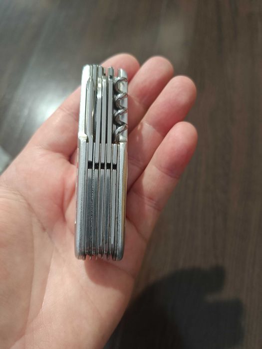 Юбилеен джобен нож