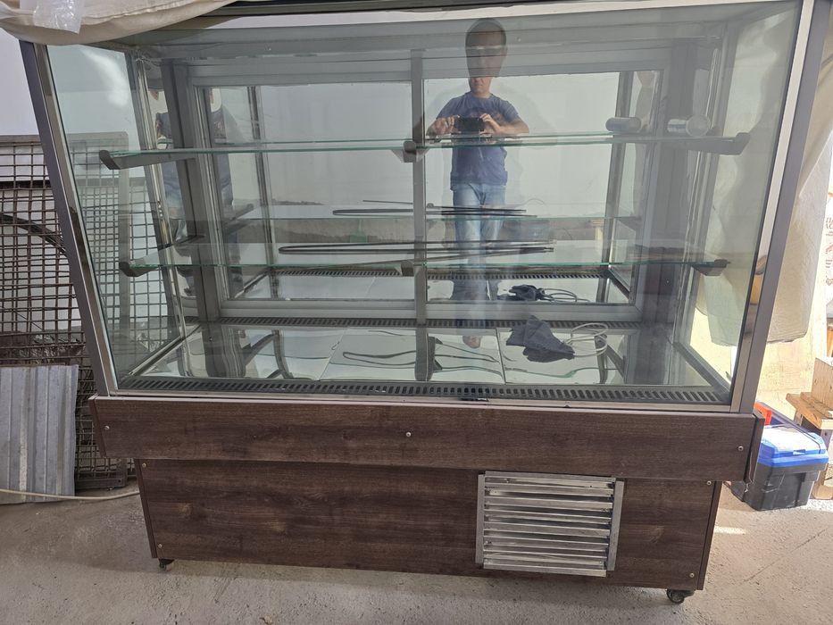 Кондитерский витринный холодильник