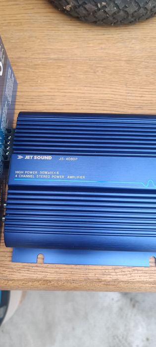 Vând boxe si 2 amplificatoare