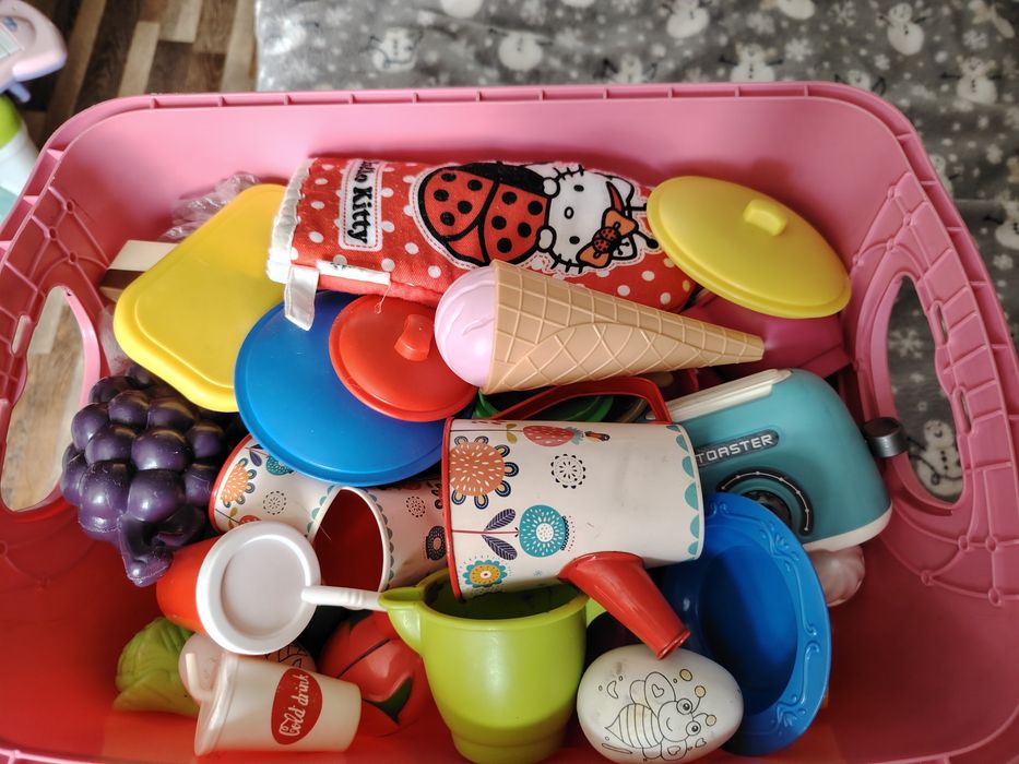 Игрушки машинки куклы посудка