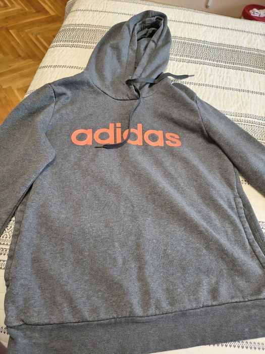 Продавам дамска суичър на аdidas размер М
