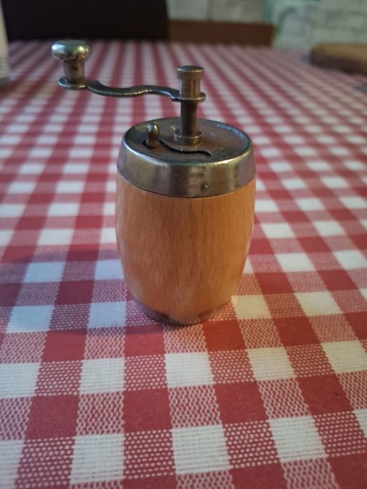 Мелничка за черен пипер