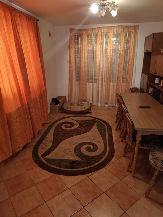 Casă de închiriat în zonă centrală