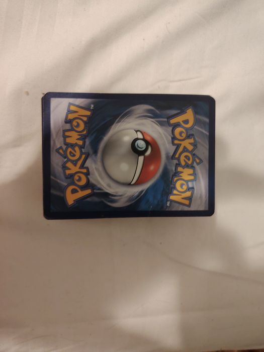 100 carti pokemon randomizate