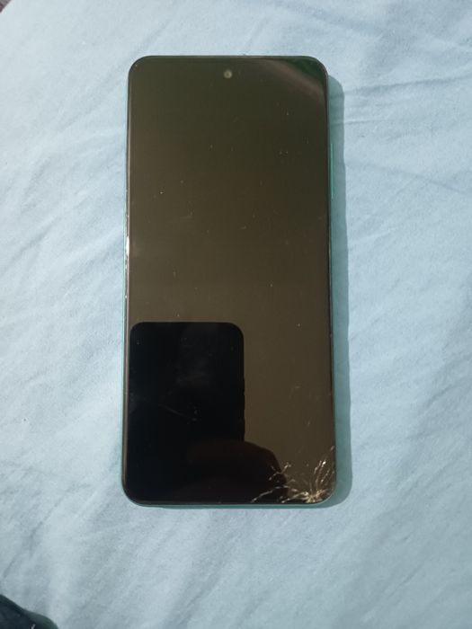 Xiaomi Redmi Note 10 cu displayul spart. Placa este buna
