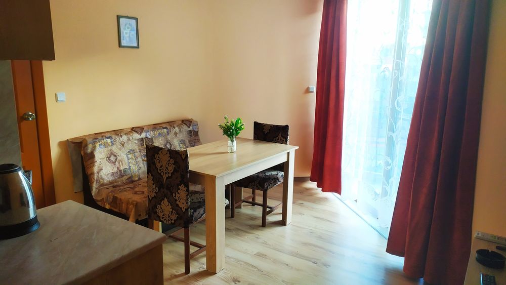 Дава се под наем Тристаен апартамент в Несебър - 85 кв.м за 316.2 € - Снимка #1