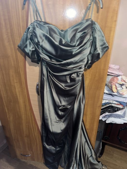 Rochie elegantă satin verde măsliniu( banchet, petrecere)