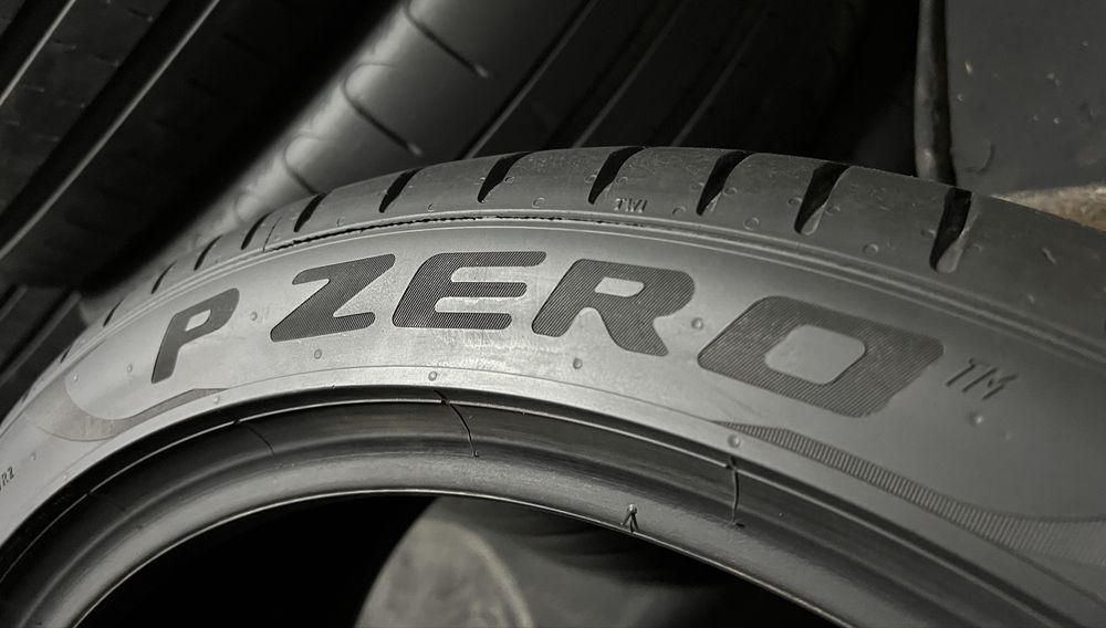 245/40/19 PIRELLI - като Нови!