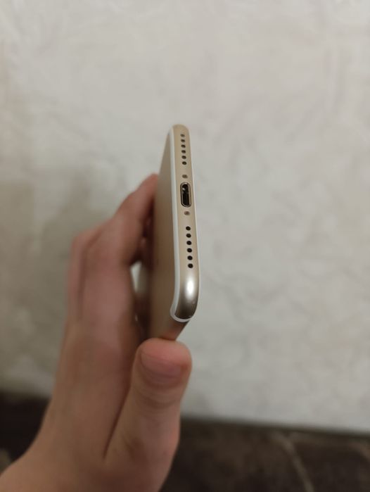 Продам iPhone 7  идеал