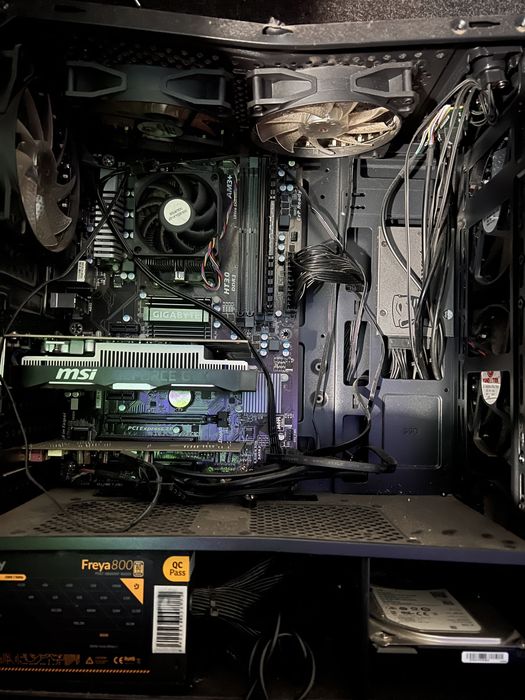 Pc, sursa , componente