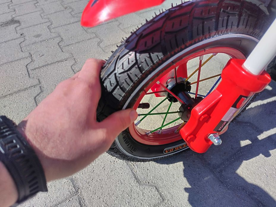 Акумулаторен мотор с помпещи гуми SUPER MOTO червен