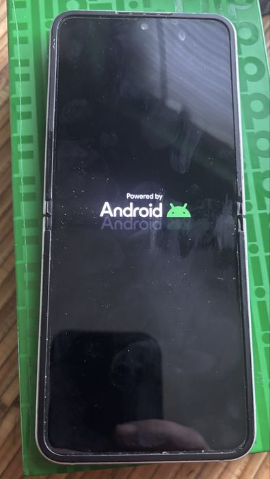 Samsung Galaxy Z Flip6 256gb.