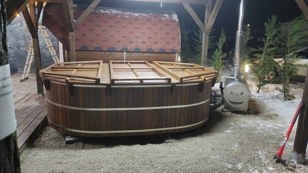 Дървен басейн,изграден изцяло от дърво,може и дюзи за джакузи