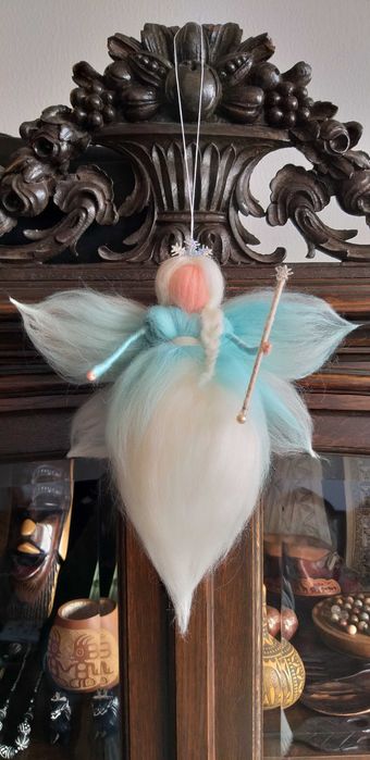 Zâna iernii- Figurină din lână inspirată din pedagogia Waldorf.