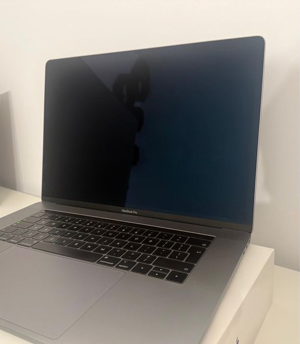 MacBook Pro 15" A1990