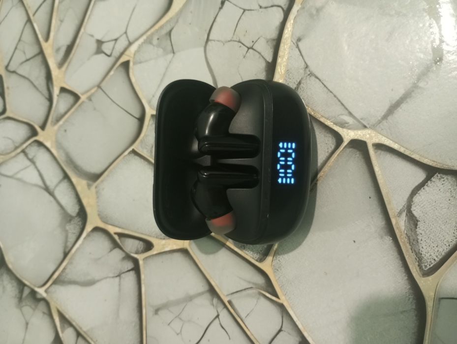 Продам оригинальные наушники