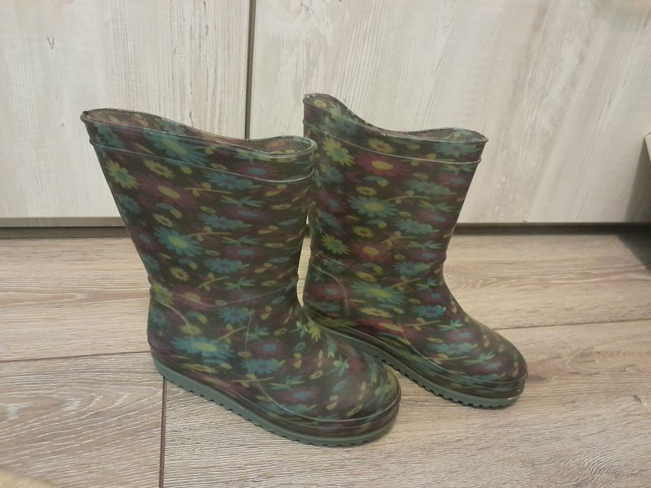 Продам резиновый сапоги