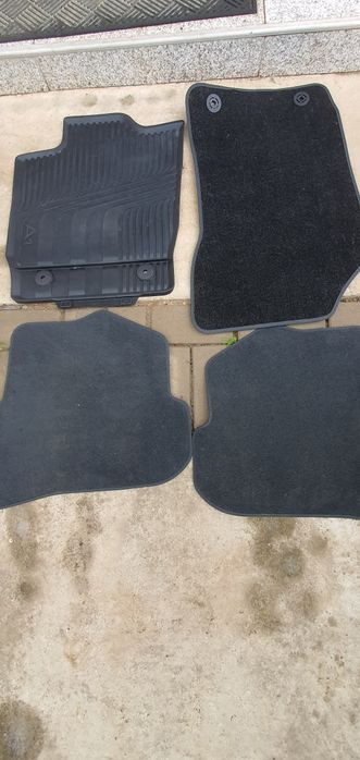 Vând covorașe auto Audi A1